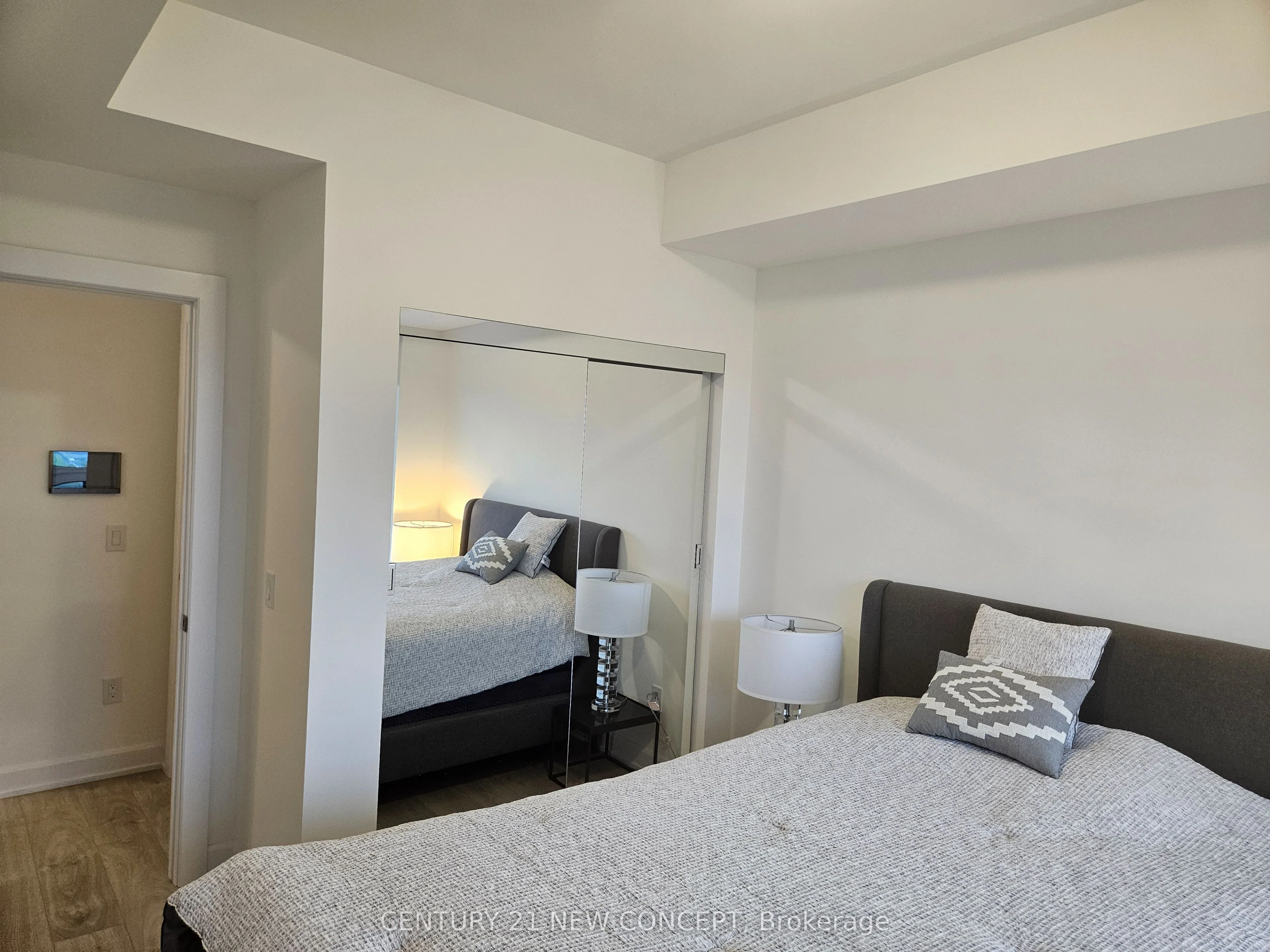 3220 William Coltson Avenue 807, Oakville, ON L6H 7X9