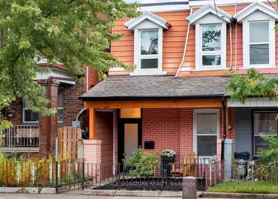 Att/Row/Townhouse in Toronto