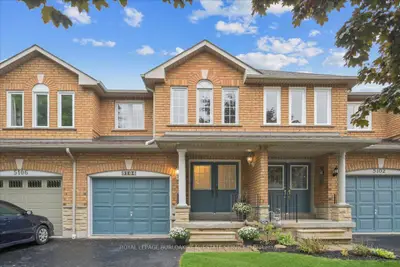Att/Row/Townhouse in Burlington