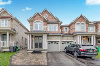 Att/Row/Townhouse in Brampton