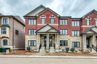Att/Row/Townhouse in Oakville