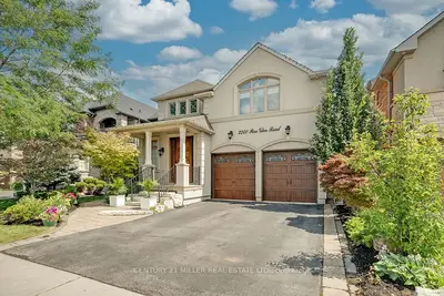 Detached in Oakville