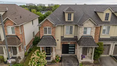 Att/Row/Townhouse in Burlington