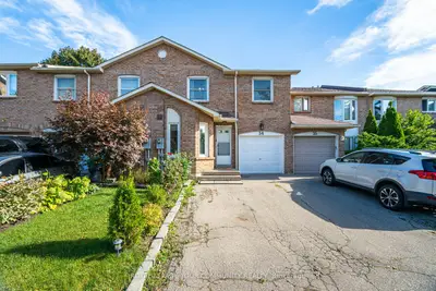 Att/Row/Townhouse in Mississauga