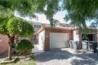 Att/Row/Townhouse in Brampton