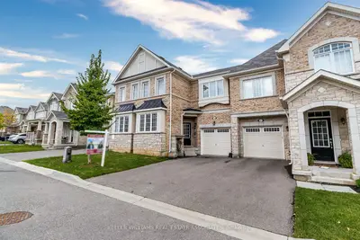 Att/Row/Townhouse in Milton