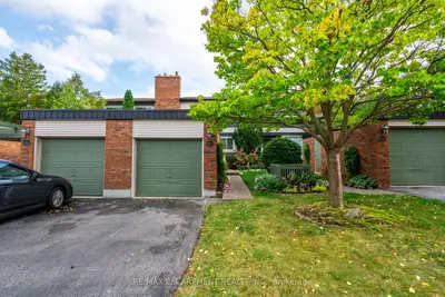 Condo Townhouse in Burlington