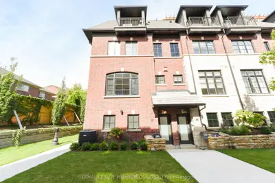 Condo Townhouse in Mississauga