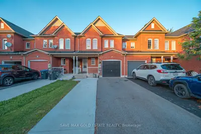 Att/Row/Townhouse in Brampton