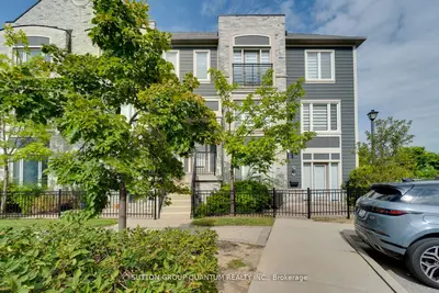 Condo Townhouse in Mississauga