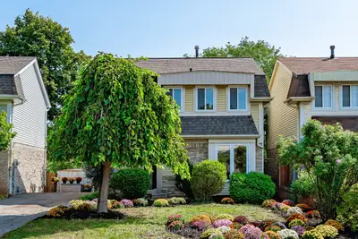 Detached in Oakville