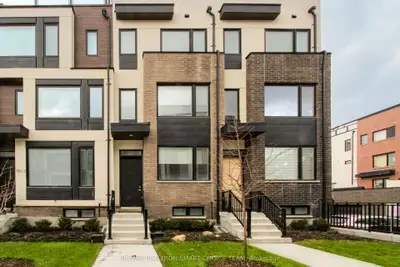 Att/Row/Townhouse in Toronto