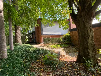 Condo Townhouse in Burlington