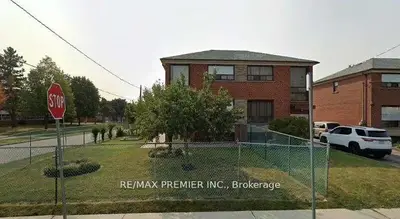 83 Dombey Road, Toronto W05, On M3l 1p1
