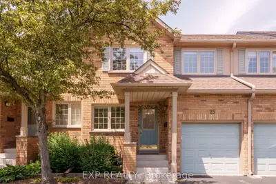 Condo Townhouse in Burlington