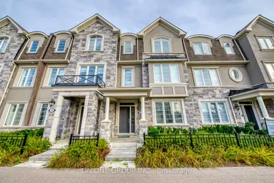 Condo Townhouse in Milton