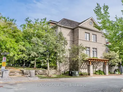 Att/Row/Townhouse in Toronto