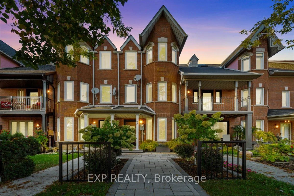 Att/Row/Townhouse in Toronto
