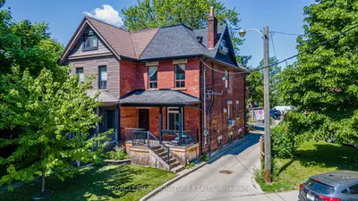 Duplex in Toronto