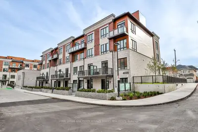 Condo Townhouse in Mississauga