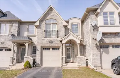 Att/Row/Townhouse in Oakville