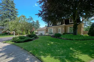 2262 Bonnylyn Court, Oakville, On L6j 5y3