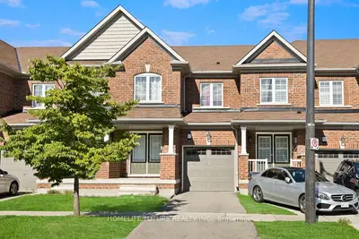 Att/Row/Townhouse in Brampton