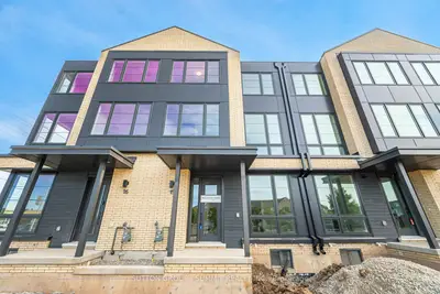 Condo Townhouse in Burlington