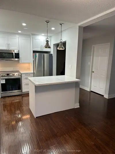 2004 Glenada Crescent 4, Oakville, On L6h 5p5