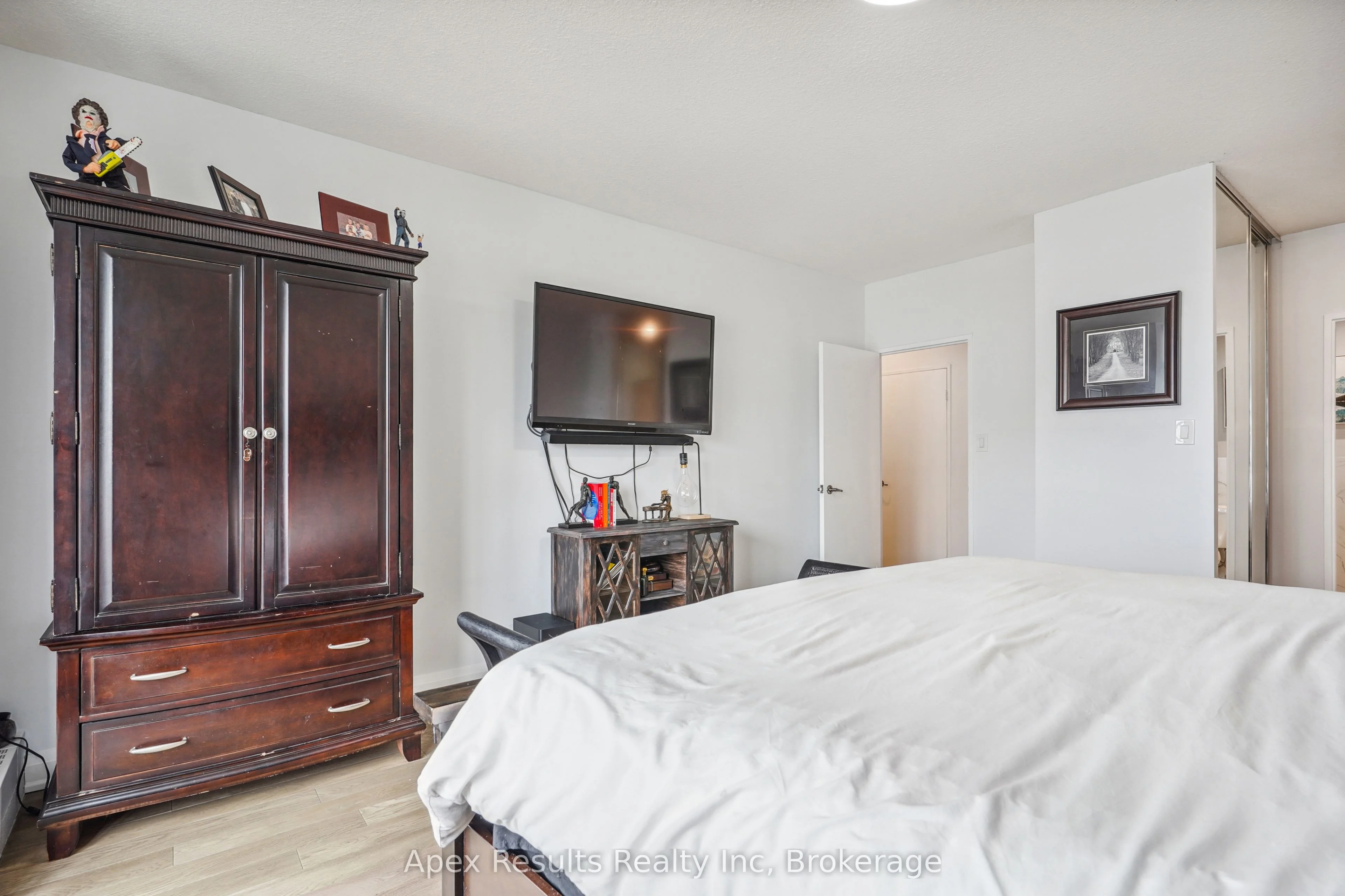 5250 Lakeshore Road 908, Burlington, ON L7L 5L2