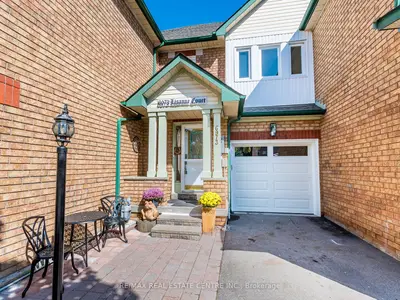 Att/Row/Townhouse in Mississauga