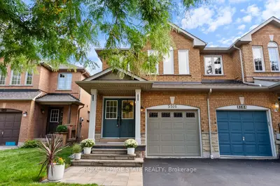 Att/Row/Townhouse in Burlington