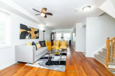 Att/Row/Townhouse in Brampton