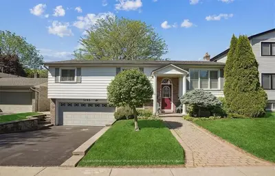 Detached in Burlington