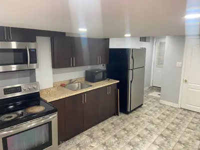 Att/Row/Townhouse in Brampton