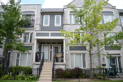 Condo Townhouse in Mississauga