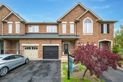 Att/Row/Townhouse in Milton