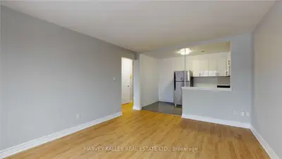 4 Greentree Court 304, Toronto W03, On M6m 2a2