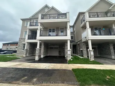 Att/Row/Townhouse in Milton