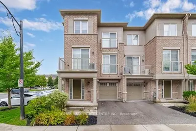 Att/Row/Townhouse in Milton