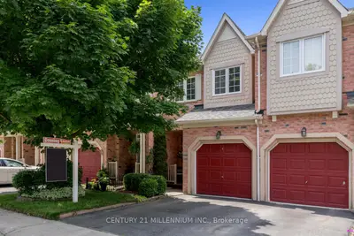 Condo Townhouse in Mississauga