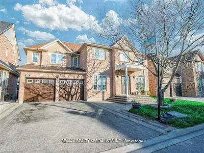 Detached in Oakville