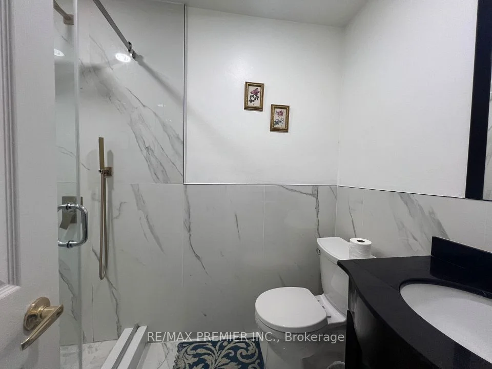 3690 Keele Street 8, Toronto W05, ON M3J 1M3