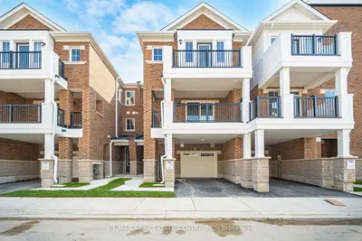 Att/Row/Townhouse in Milton