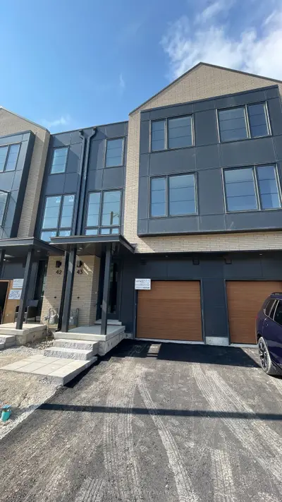 Condo Townhouse in Burlington