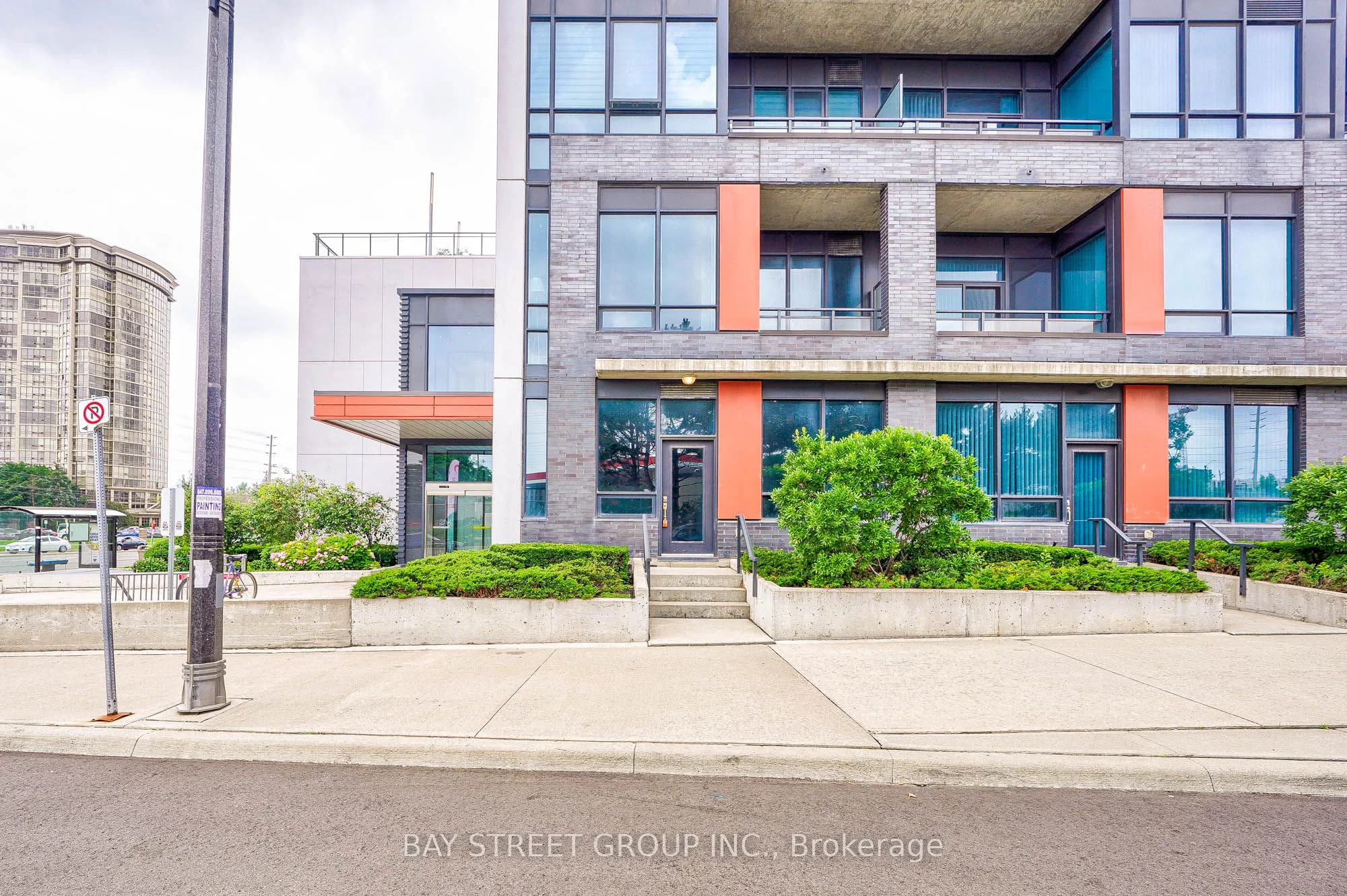 55 Eglinton Avenue W 108, Mississauga, On L5r 0e4