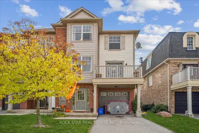 Att/Row/Townhouse in Oakville