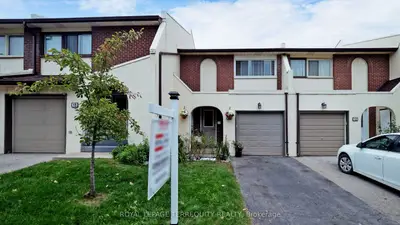 Condo Townhouse in Mississauga