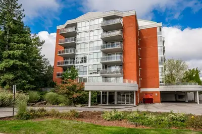 Condo Apartment in Oakville