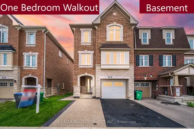 Att/Row/Townhouse in Brampton
